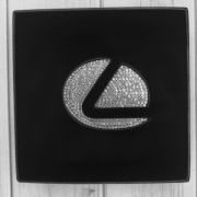 Наклейка логотип на руль со стразами Лексус